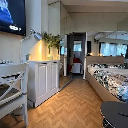Beautiful,tiny In The Heart Of Nisantasi Апартаменты Стамбул